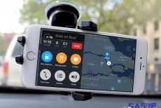 开车用手机导航还是汽车导航比较好？